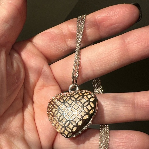 Diamond heart 3D puffy sterling silver with 18’ chain - Picture 2 of 4